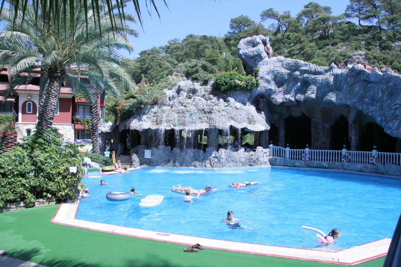 Grand Aquarium Apart İçmeler Exterior foto