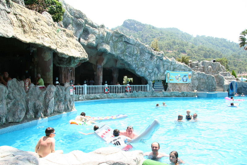 Grand Aquarium Apart İçmeler Exterior foto