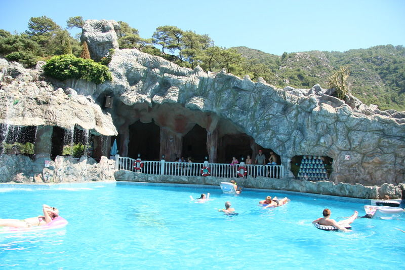 Grand Aquarium Apart İçmeler Exterior foto