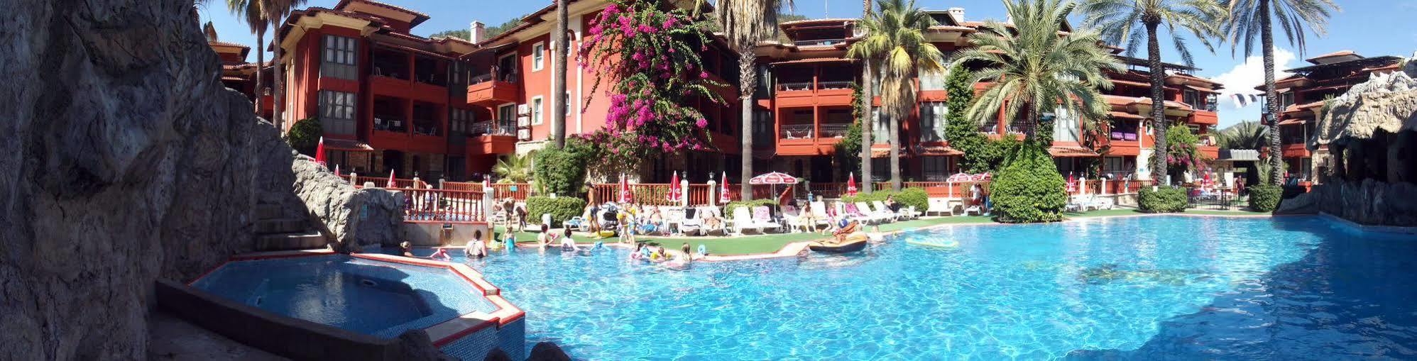 Grand Aquarium Apart İçmeler Exterior foto