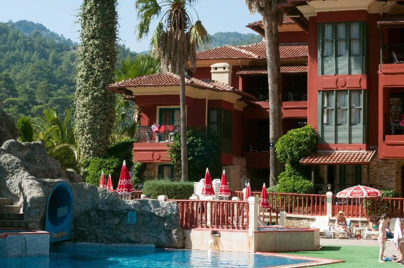 Grand Aquarium Apart İçmeler Exterior foto
