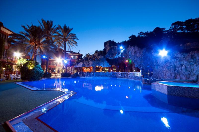 Grand Aquarium Apart İçmeler Exterior foto